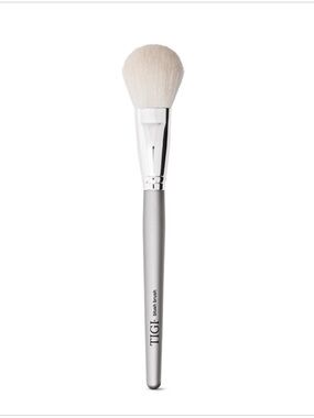 TIGI Cosmetics Blush Brush